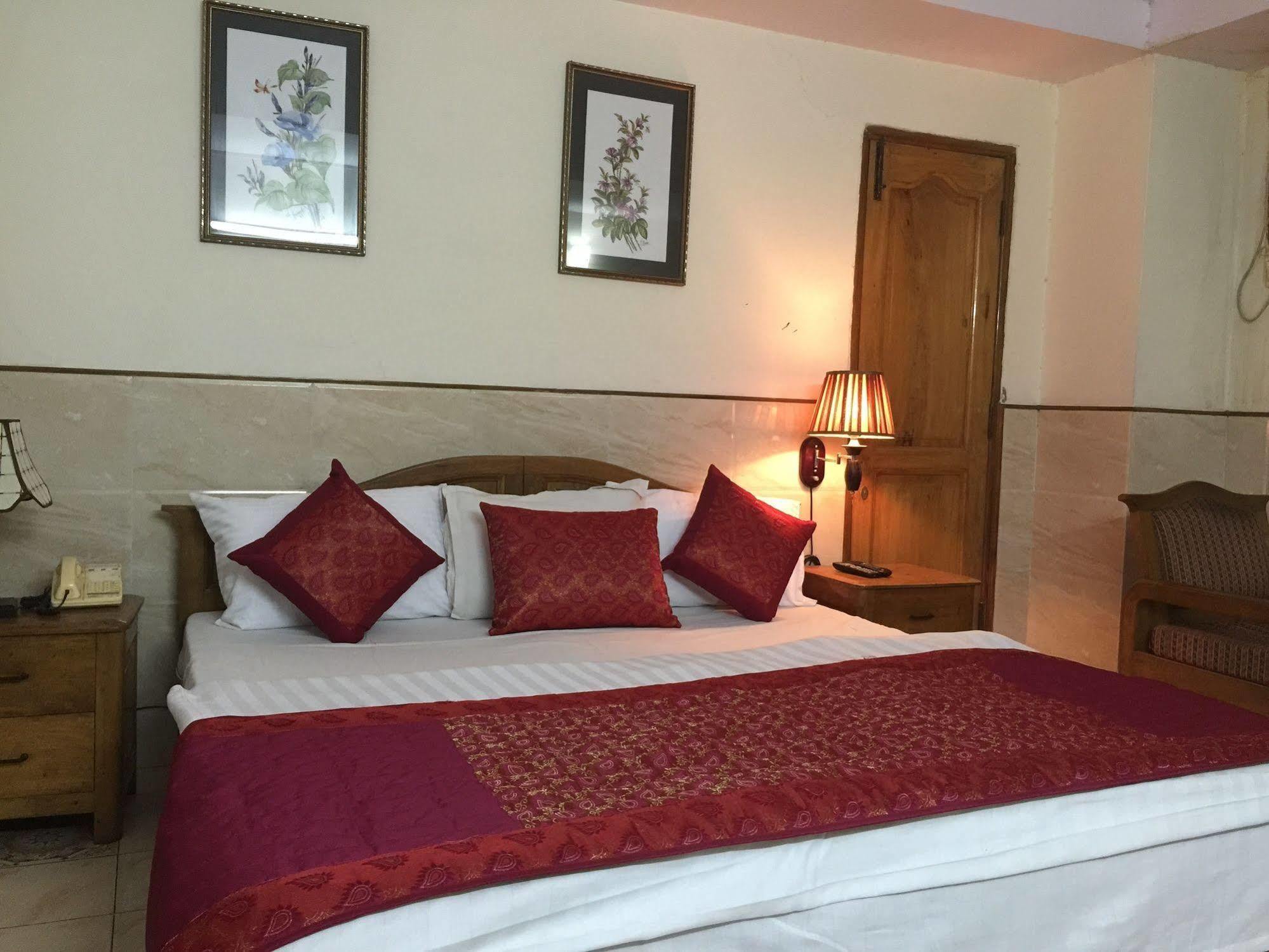 Hotel Ekant Фаридабад Экстерьер фото